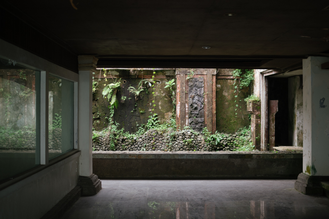 Lost Place Bali verlassenes Hotel haunted hotel ghost palace hotel  marcoschur.de marco schur fotografie leipzig indonesien bali